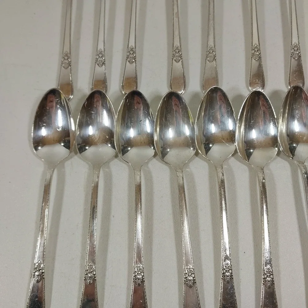 Adoration by 1847 Rogers Bros. IS 1930 Dessert Spoons Silverware flatware Set 16